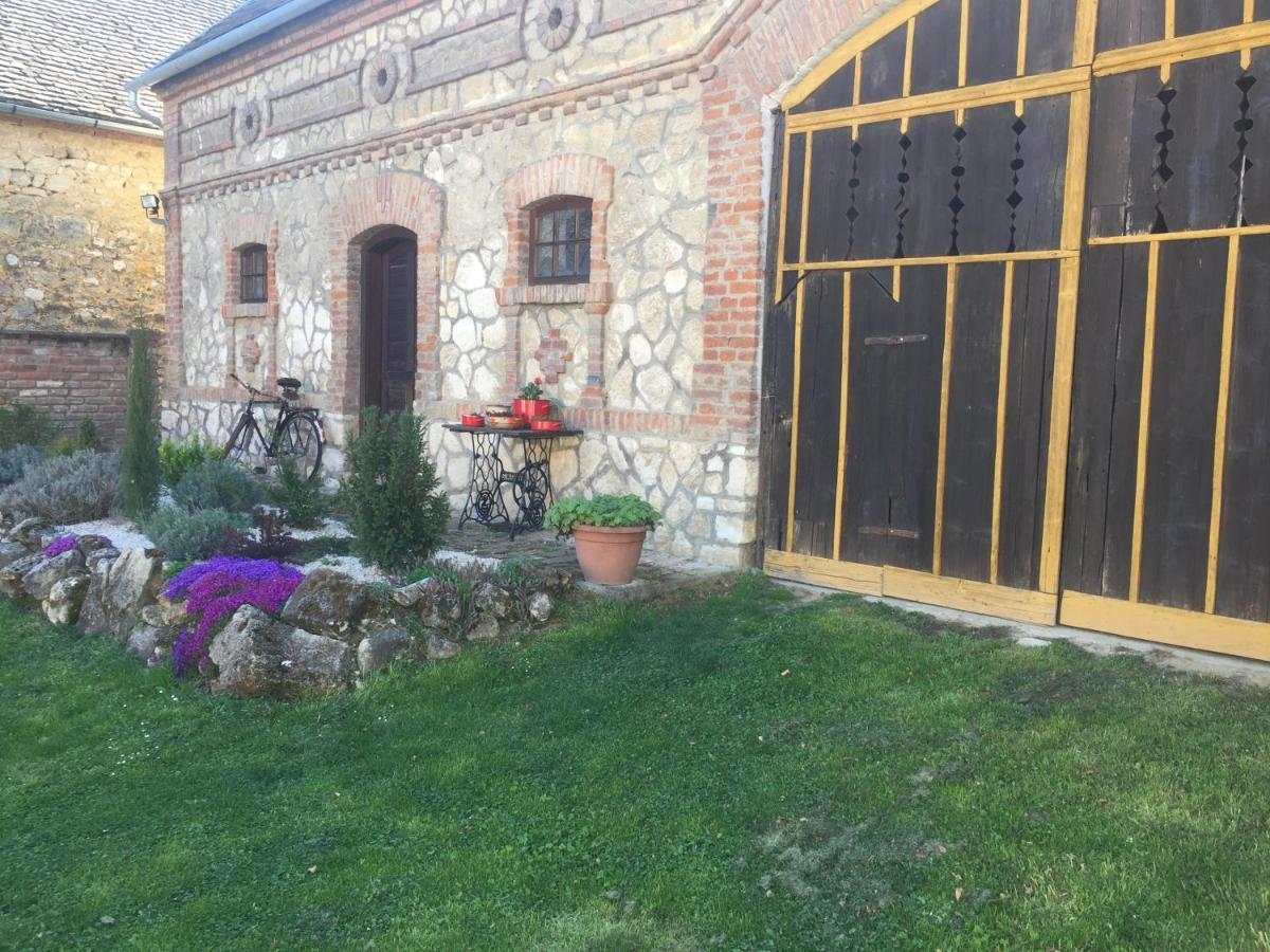 Hotel Levendula Porta és Pajtaszínház Orfű Exterior foto