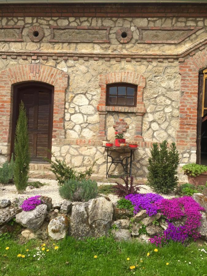Hotel Levendula Porta és Pajtaszínház Orfű Exterior foto