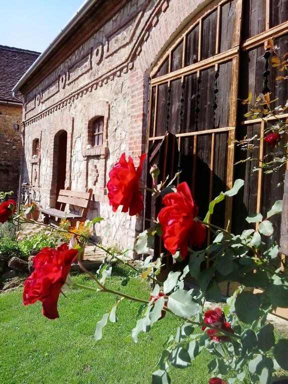 Hotel Levendula Porta és Pajtaszínház Orfű Exterior foto