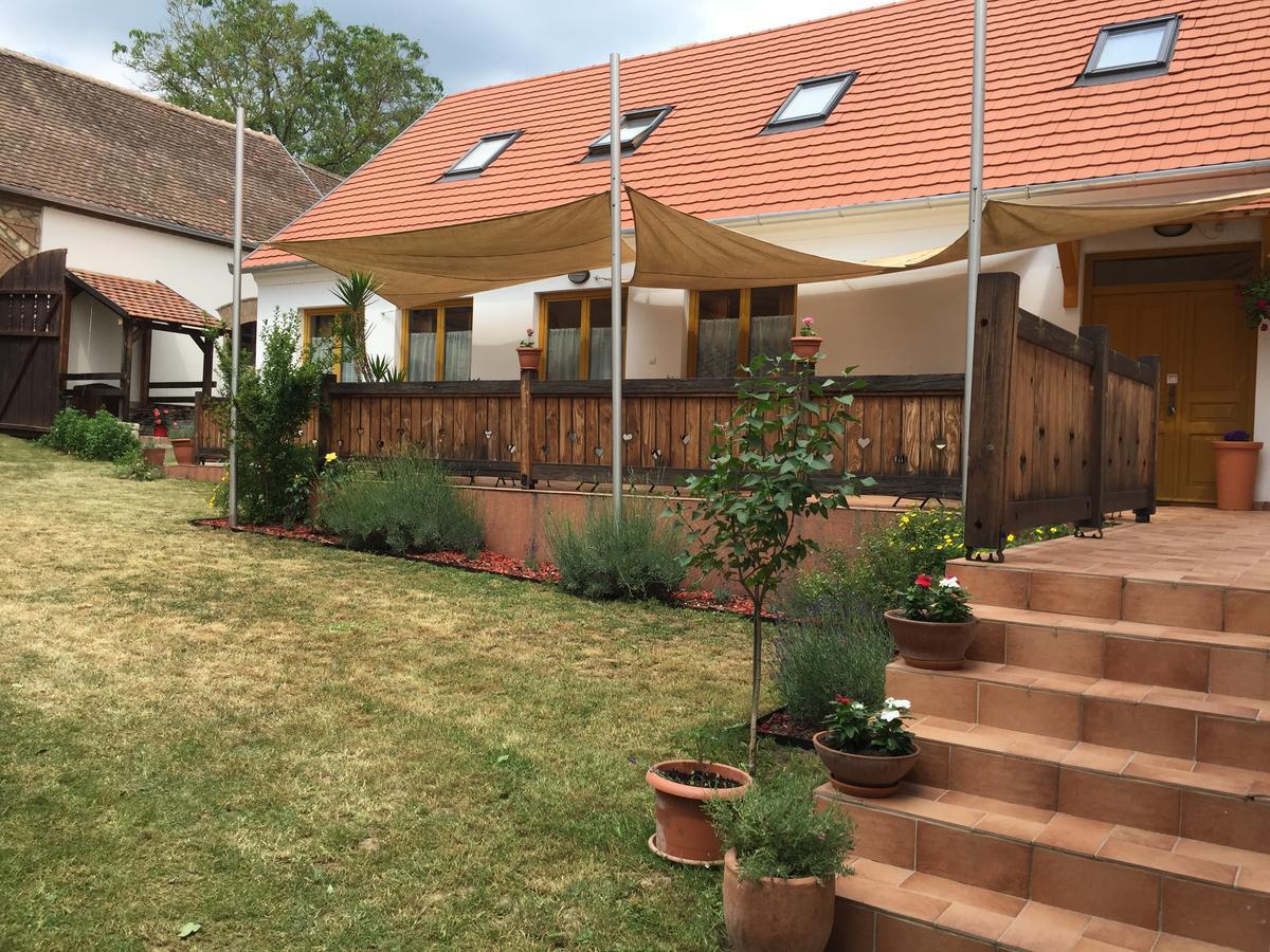 Hotel Levendula Porta és Pajtaszínház Orfű Exterior foto